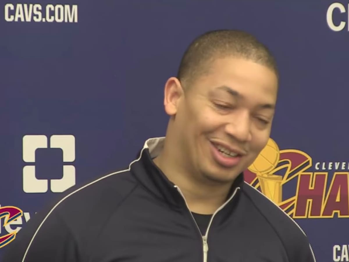cavaliers-tyronn-lue-player-handshakes-defense-videopng.jpg